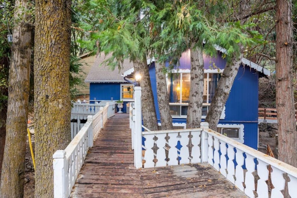 Cabin, lake, fishing, hiking