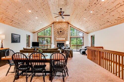 Secluded lake retreat with game room; near beach, boat rental, dining, and golf