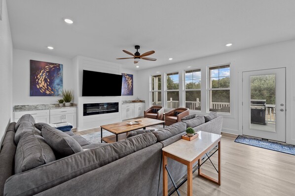 Smart TV, fireplace, computer monitors