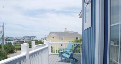 BEAUTIFUL HOME! 2-Min Walk to the Beach, Heated Saltwater Pool, Private