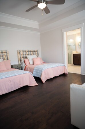 4 bedrooms, desk, iron/ironing board, travel crib