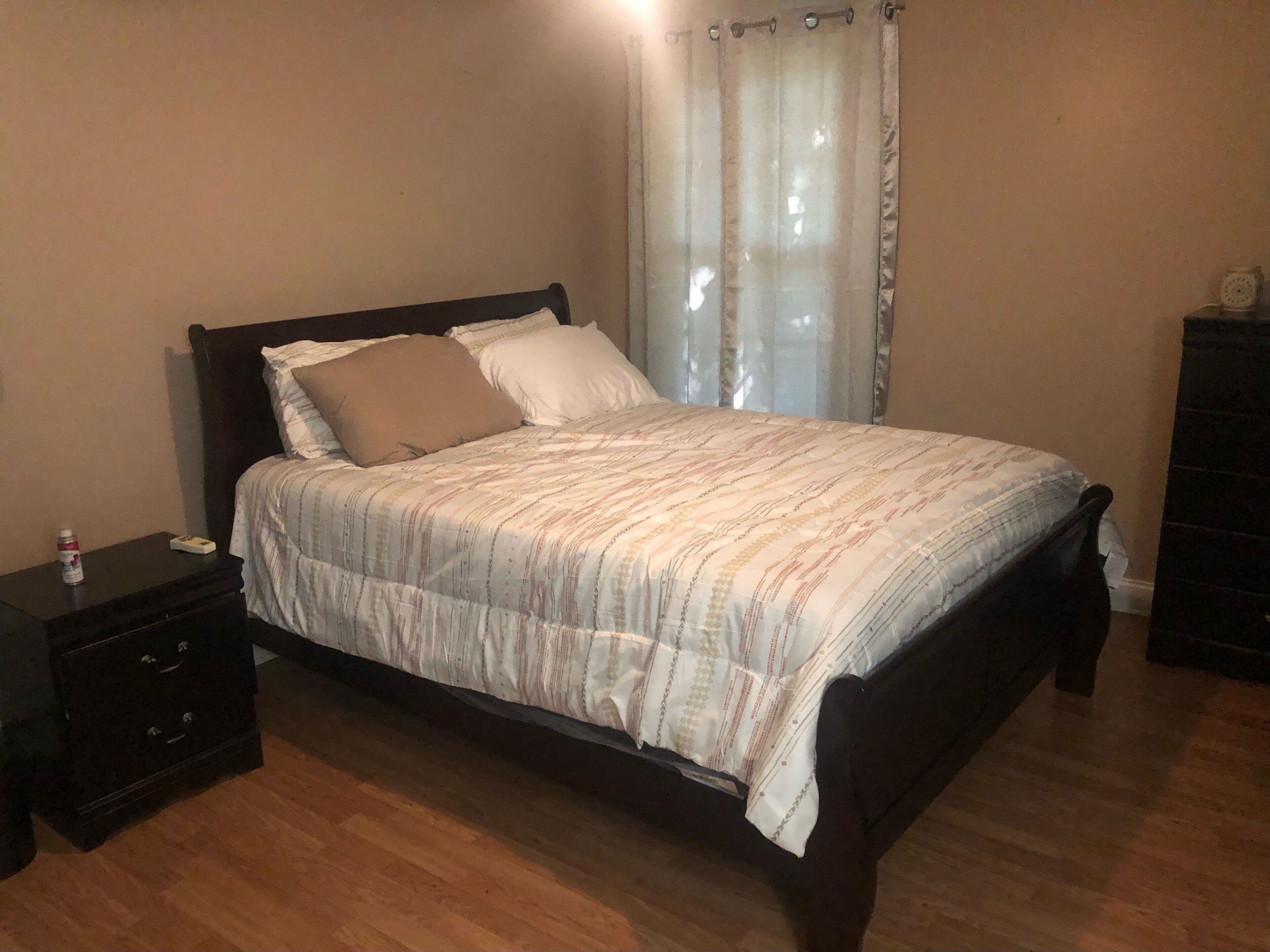 Rent a House, lots of space, deck, porch, fire pit, fire place, large rooms