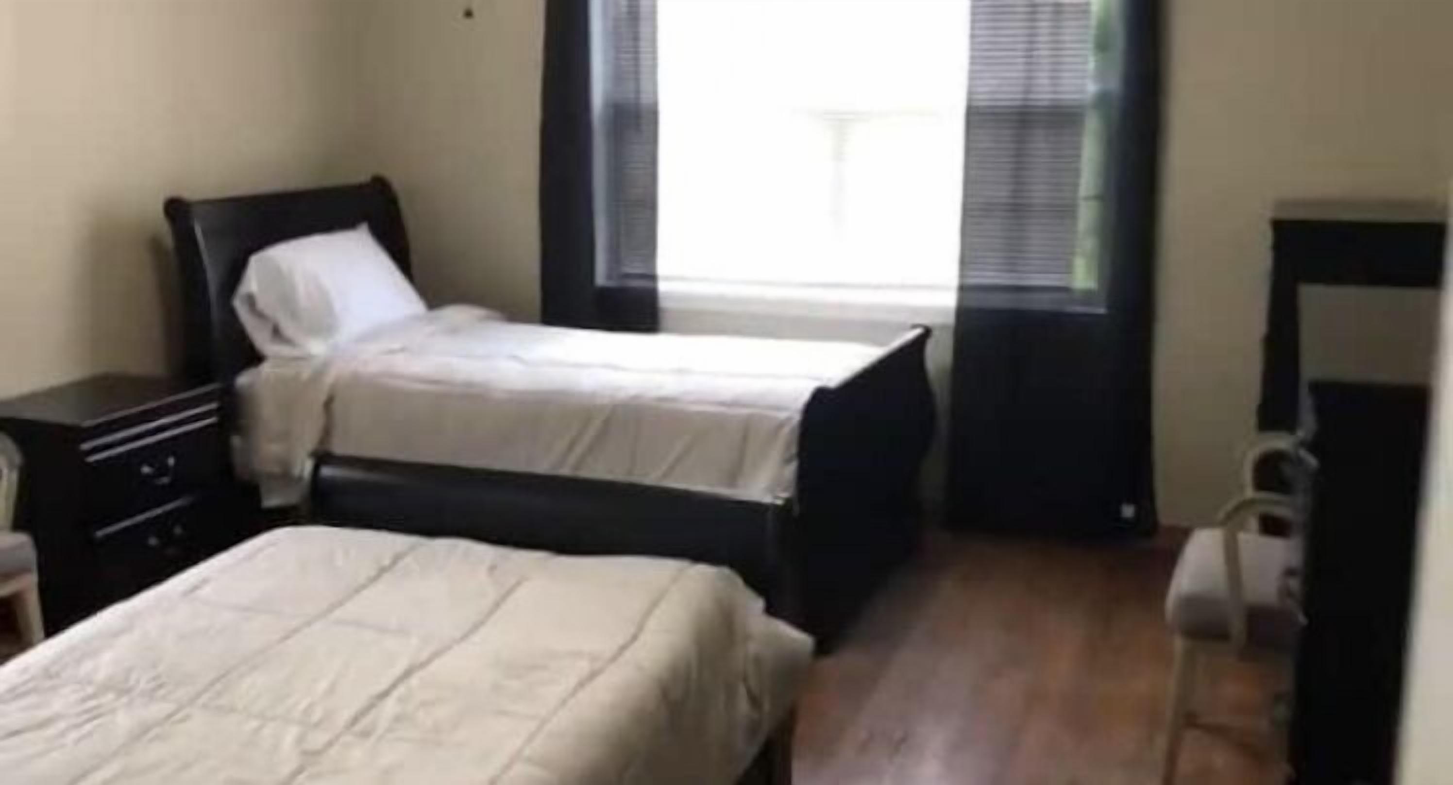 Rent a House, lots of space, deck, porch, fire pit, fire place, large rooms