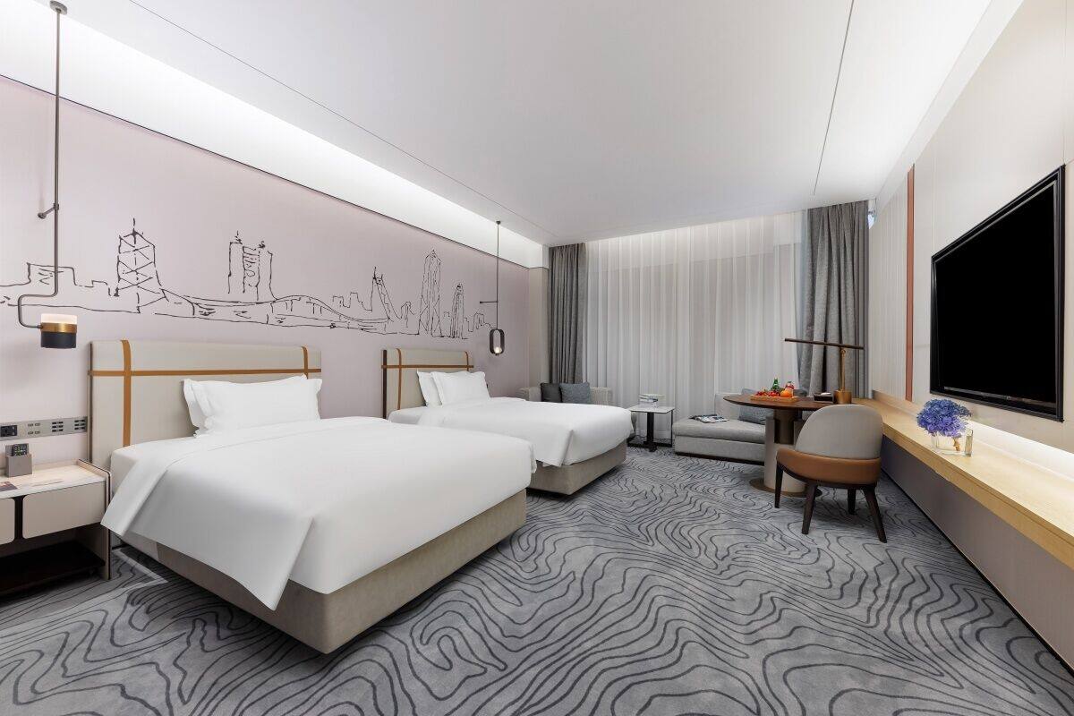 Superior Room | Free minibar, individually decorated, desk, laptop workspace