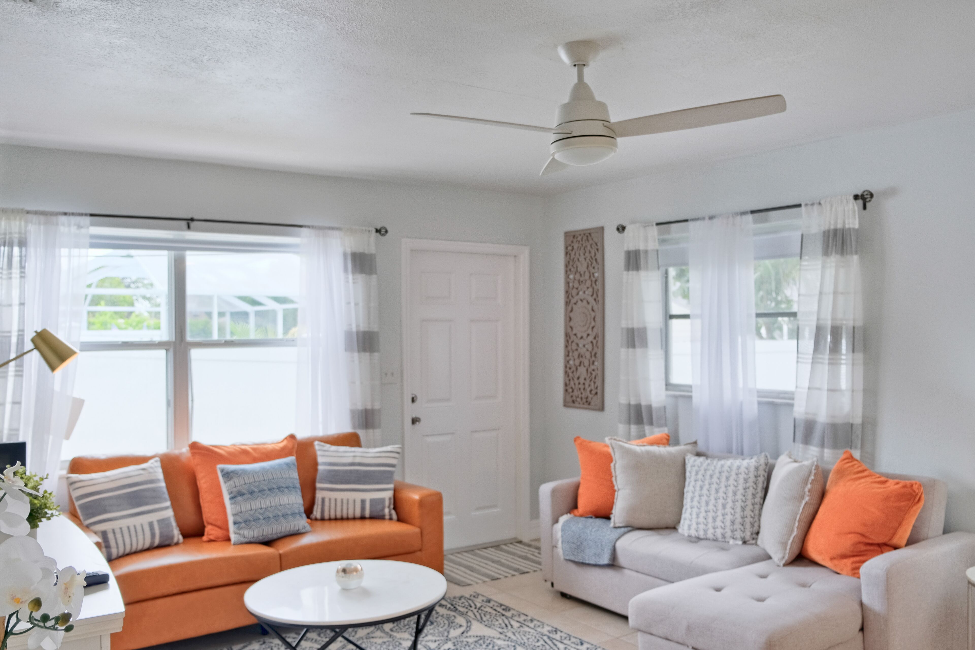 Lovely dog-friendly duplex near Gulf with enclosed yard, central AC, & W/D