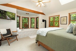 4 bedrooms, desk, iron/ironing board, travel cot