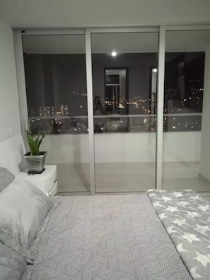 3 bedrooms, in-room safe, iron/ironing board, free WiFi