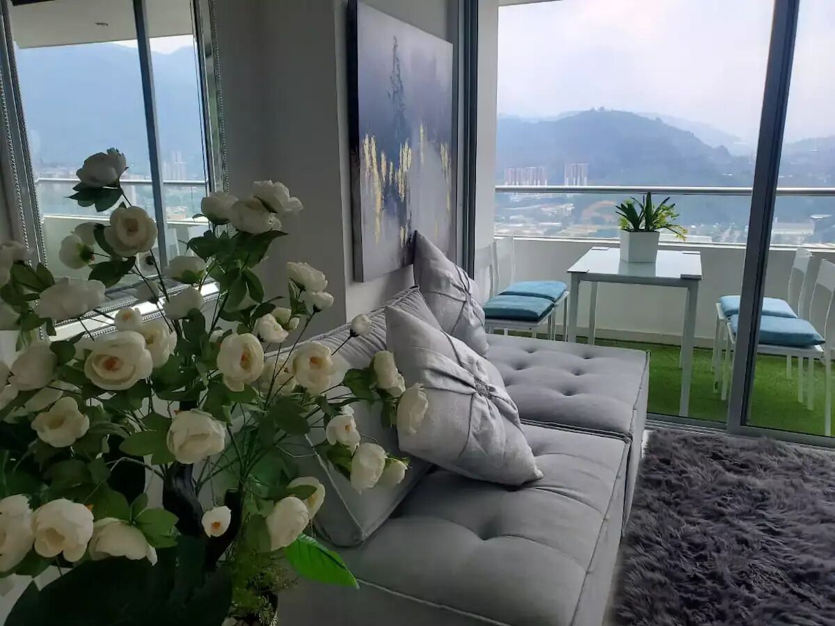 Smart TV, fireplace, stereo