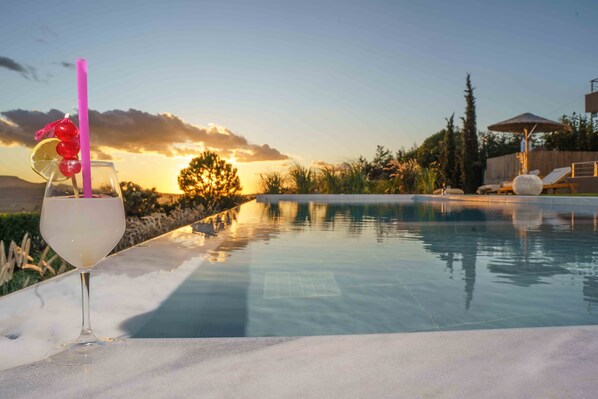 حمّام سباحة خارجي