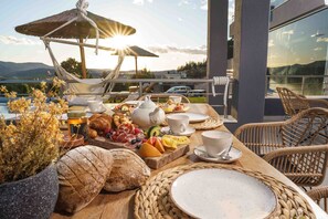 Outdoor dining - Relaxation and Privacy (Μοίρες)