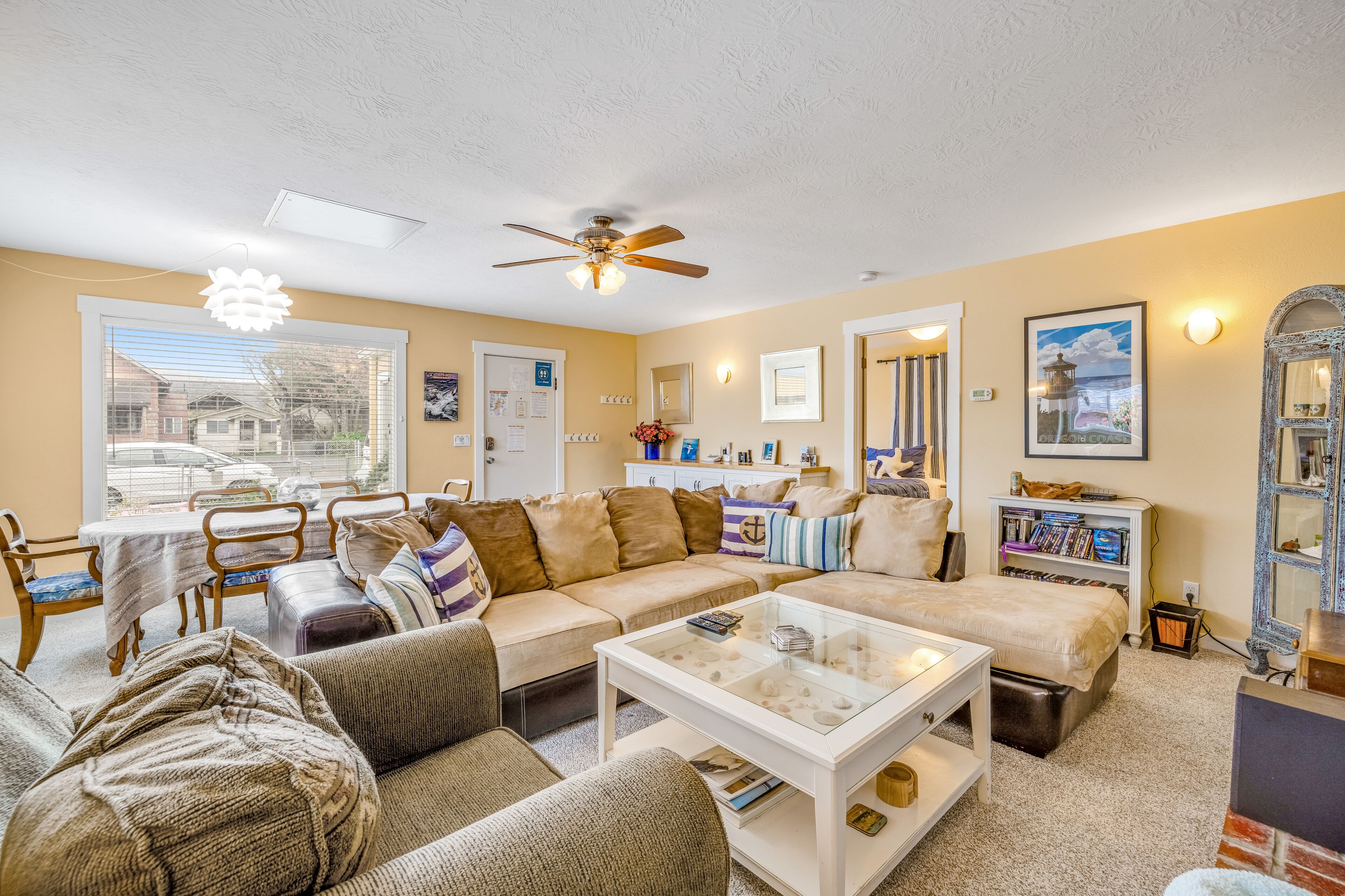 Historic cottage w/ hot tub, grill, board games - close to beach, shops, dining