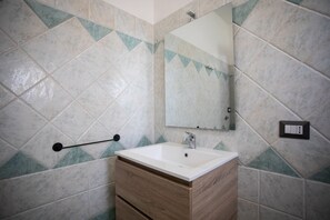 Douche, séchoir à cheveux