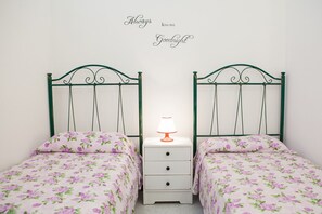 2 slaapkamers, een strijkplank/strijkijzer, wifi