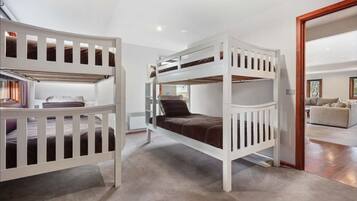 4 chambres, bureau, Wi-Fi, draps fournis