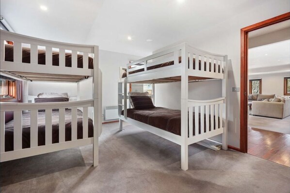 4 Schlafzimmer, Schreibtisch, WLAN, Bettwäsche
