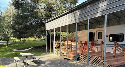 1-bedroom camper trailer minutes from Olympic Peninsula