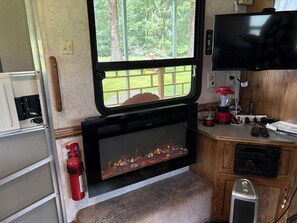 Interior - 1-bedroom camper trailer minutes from Olympic Peninsula (Forks)