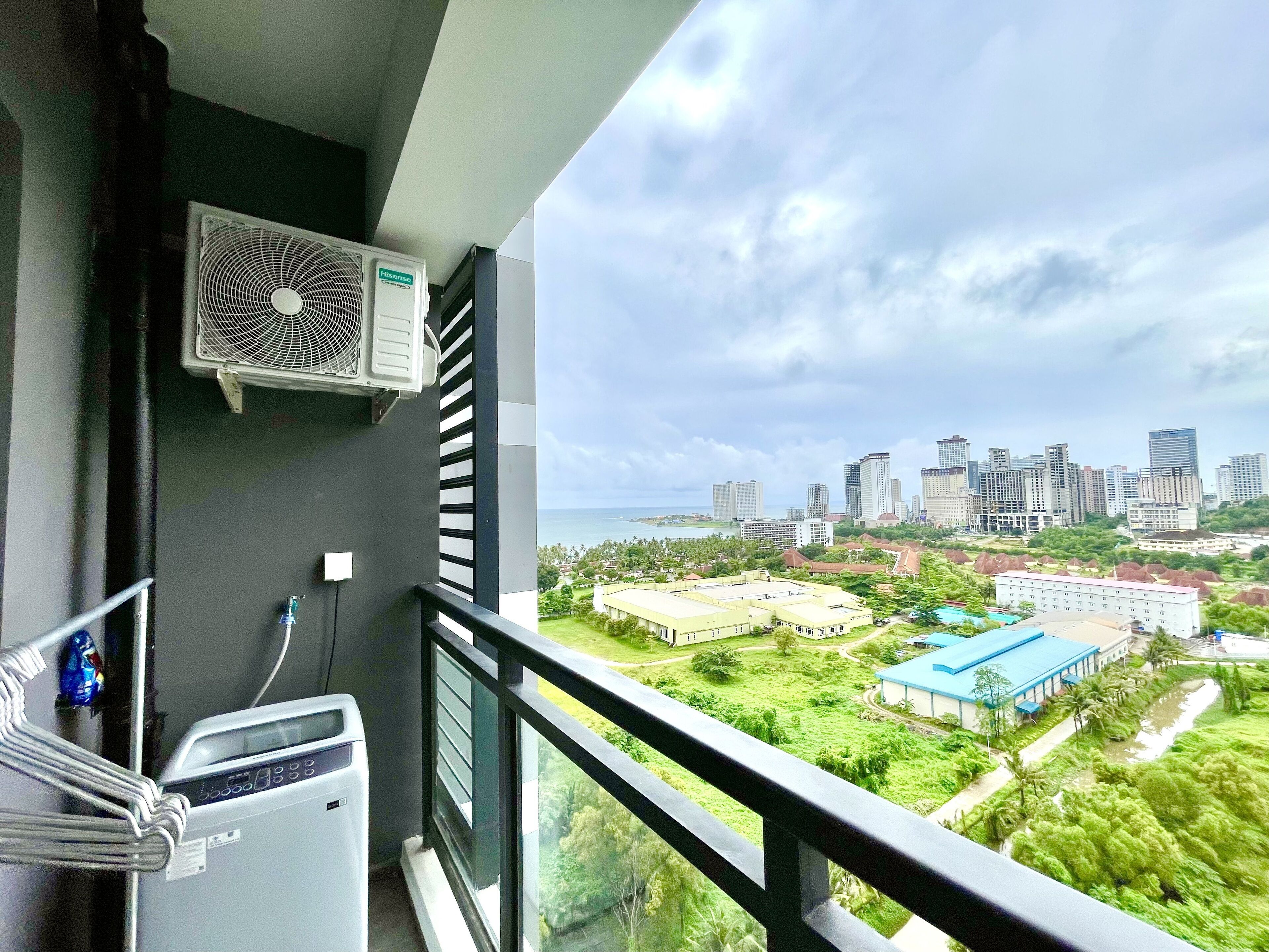 Appartement Premium, 1 grand lit et 1 canapé-lit, cuisine, vue partielle sur la mer | Balcon