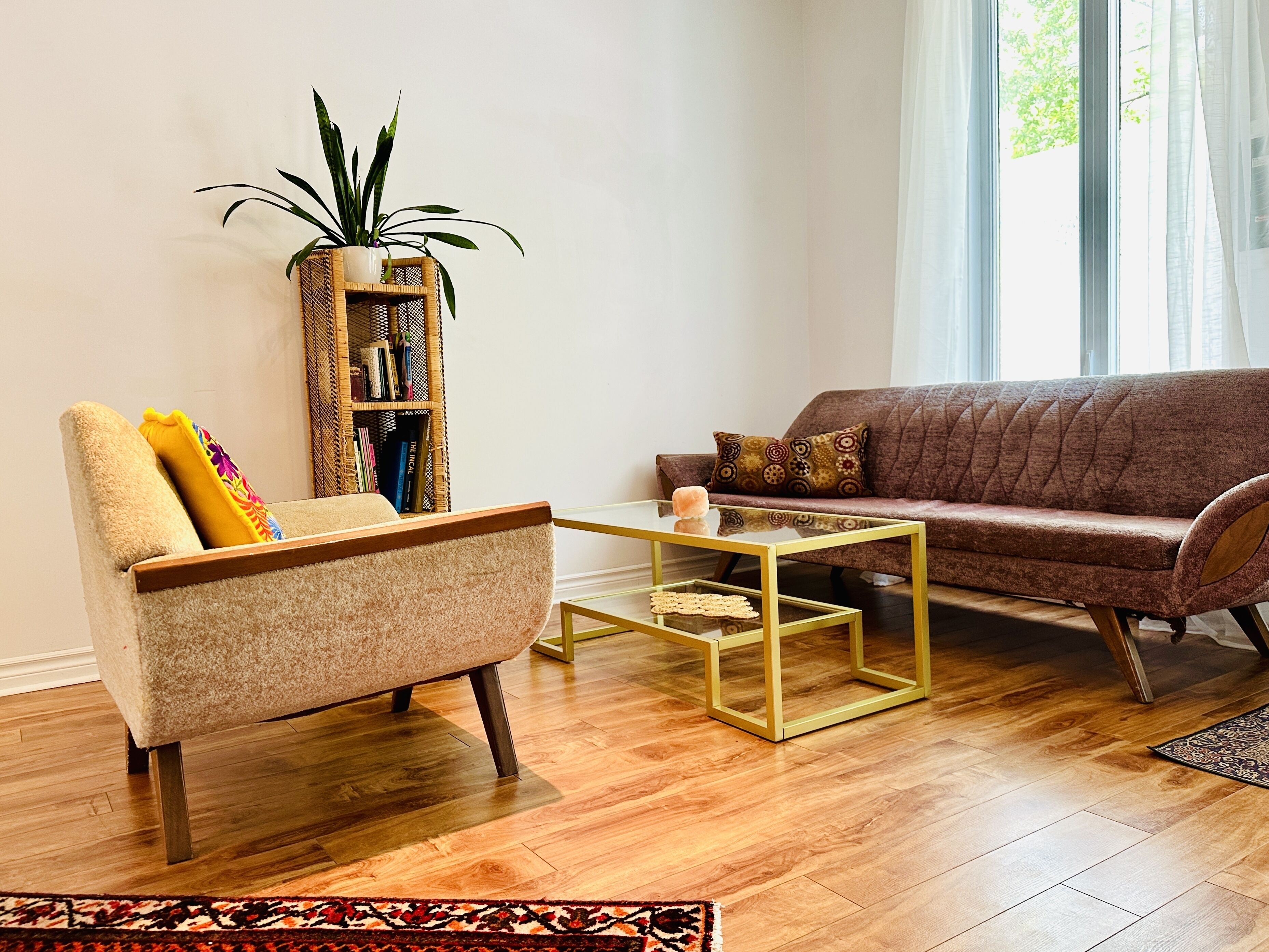 Luminous Garden Apartment in the Heart of Mile-Ex