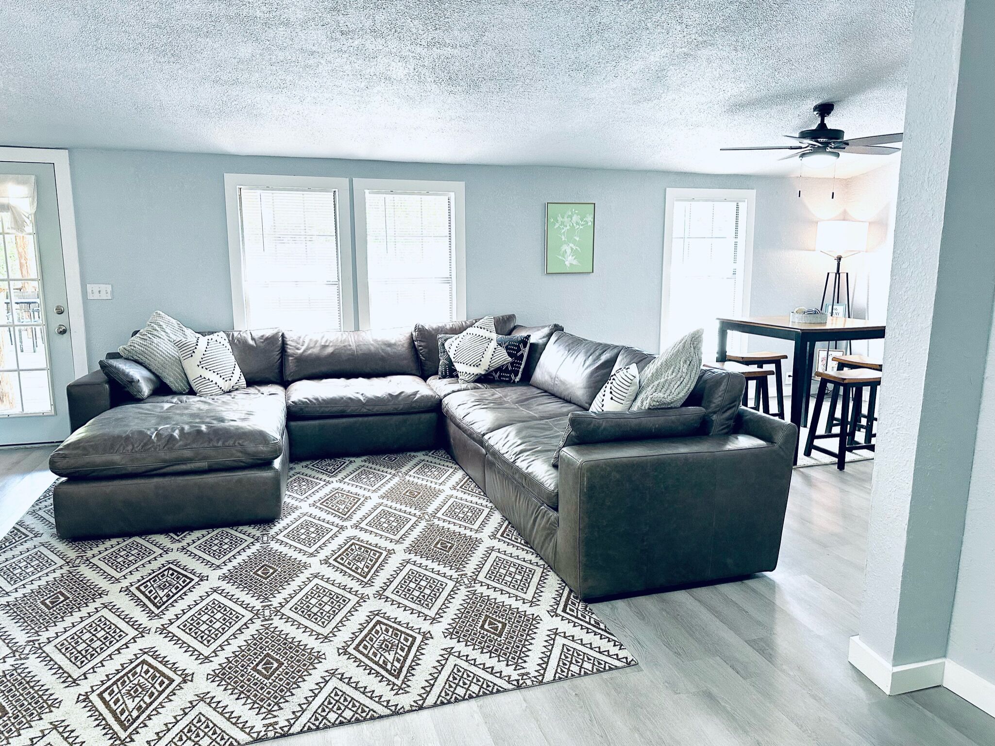 Waterfront home on Eufaula - WHITE SANDY BEACHES and amazing outdoor patio/bar!