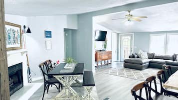 Smart TV, fireplace