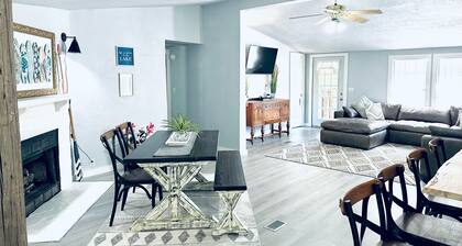Waterfront home on Eufaula - WHITE SANDY BEACHES and amazing outdoor patio/bar!