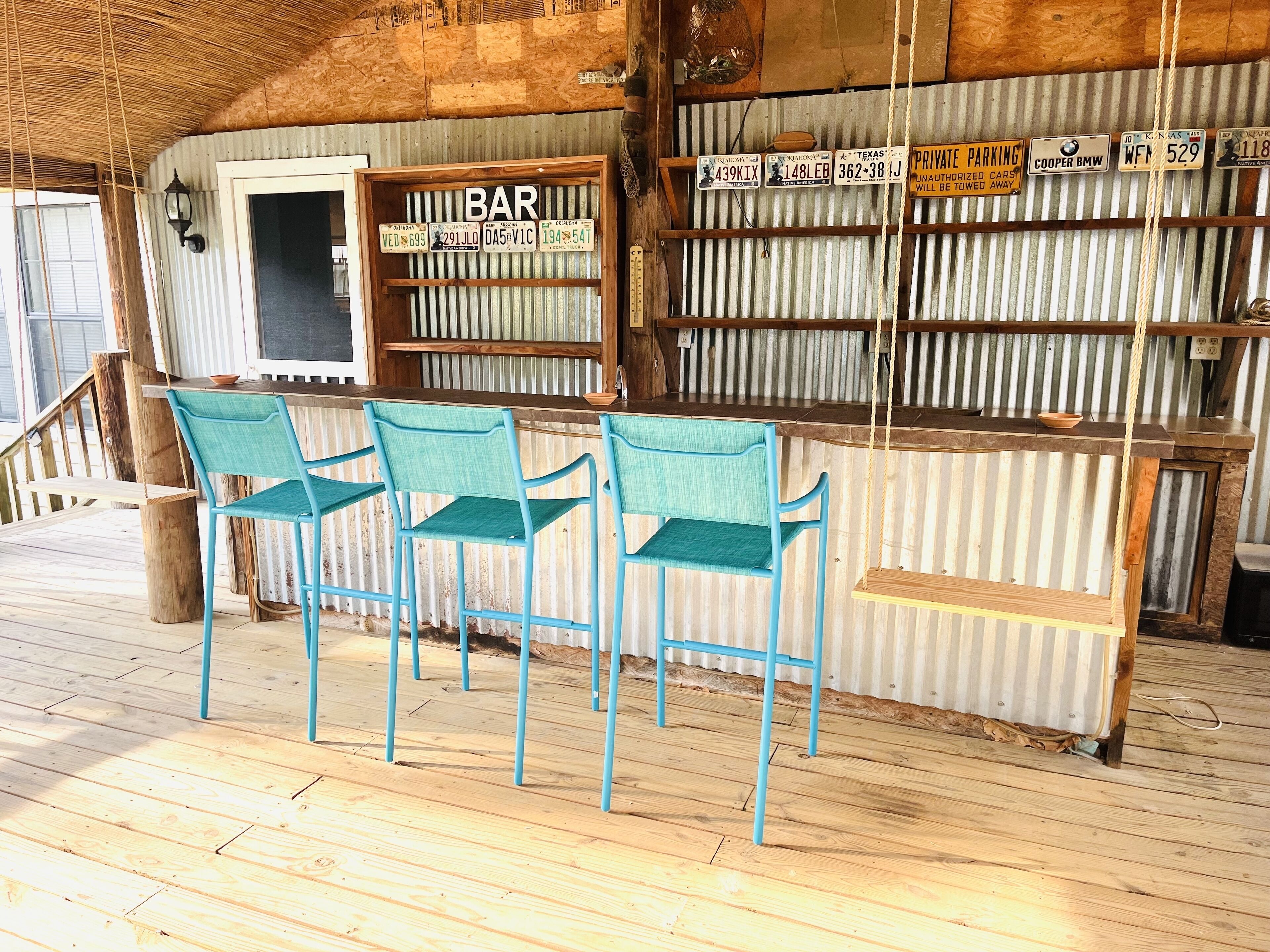 Waterfront home on Eufaula - WHITE SANDY BEACHES and amazing outdoor patio/bar!