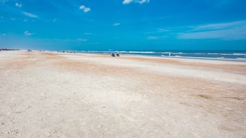 Una spiaggia nelle vicinanze