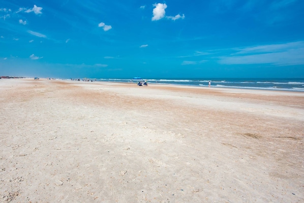 Plage à proximité, serviettes de plage, surf
