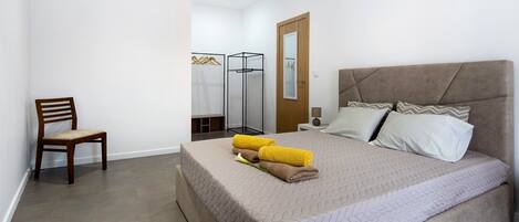 1 室のベッドルーム、アイロン / アイロン台、WiFi (無料)、ベッドシーツ