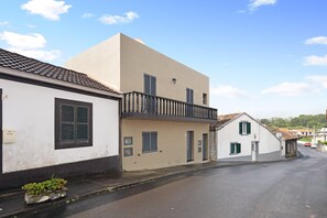 Exterior - Apartment 'Capelas Pdl' Close to Swimming Area (Capelas)