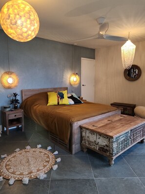 1 habitación, tabla de planchar con plancha, wifi gratis y ropa de cama 
