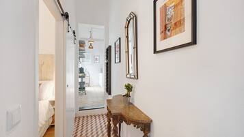 1 habitación, tabla de planchar con plancha, wifi gratis y ropa de cama