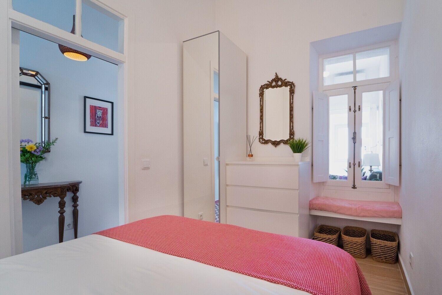 1 slaapkamer, een strijkplank/strijkijzer, gratis wifi, beddengoed