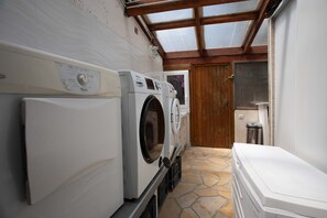 Interior - Villa "Provençale Proche de la Mer" with Private Pool & Wi-Fi (Saint-Raphaël)
