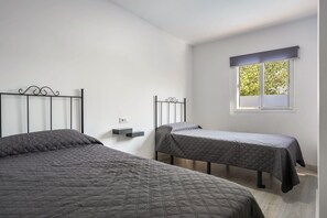 2 chambres, fer et planche à repasser, Wi-Fi gratuit, draps fournis