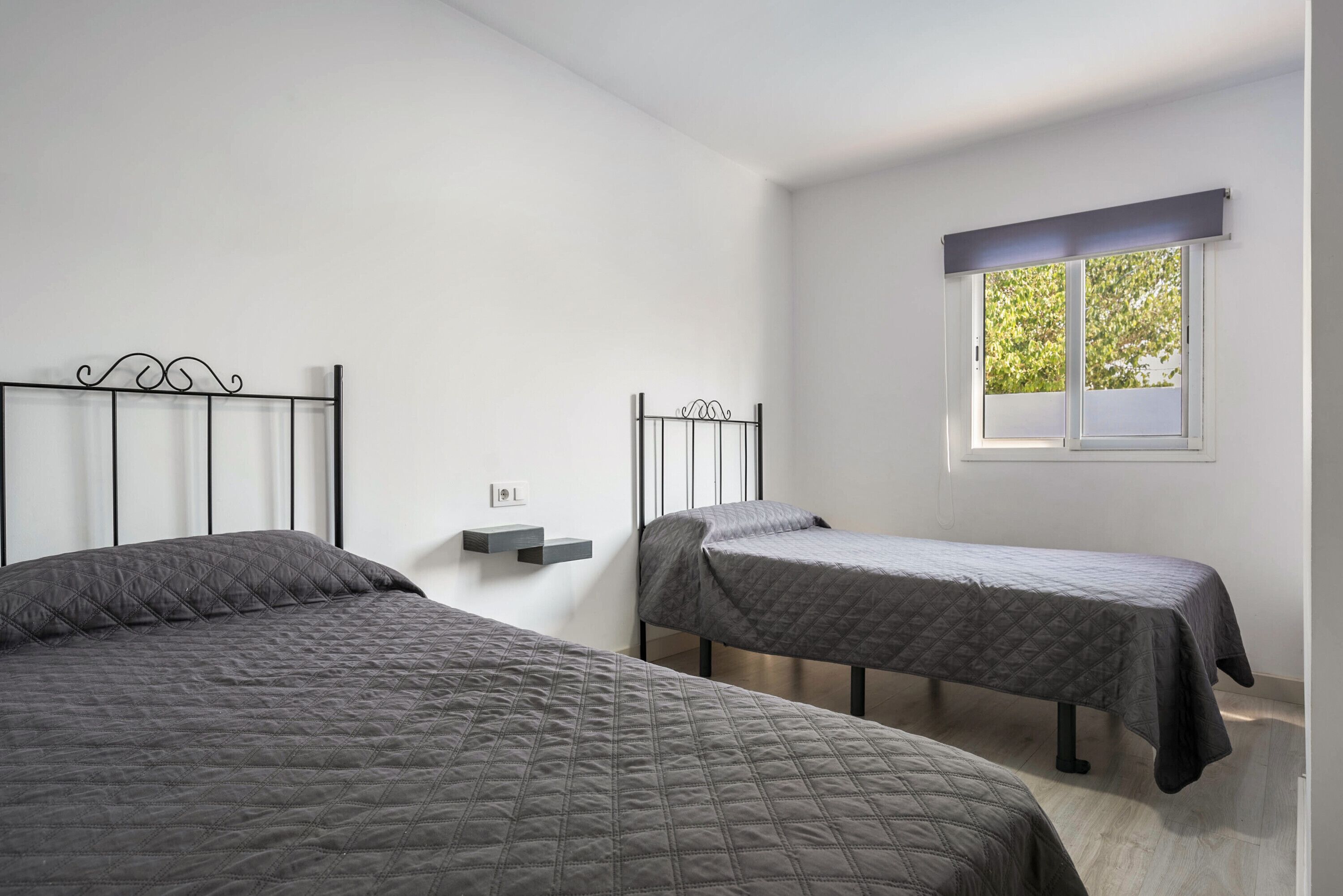 2 dormitorios, tabla de planchar con plancha, wifi gratis y ropa de cama