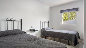 2 dormitorios, tabla de planchar con plancha, wifi gratis y ropa de cama