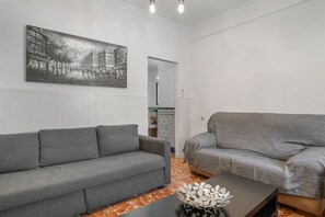 TV, fireplace, streaming services