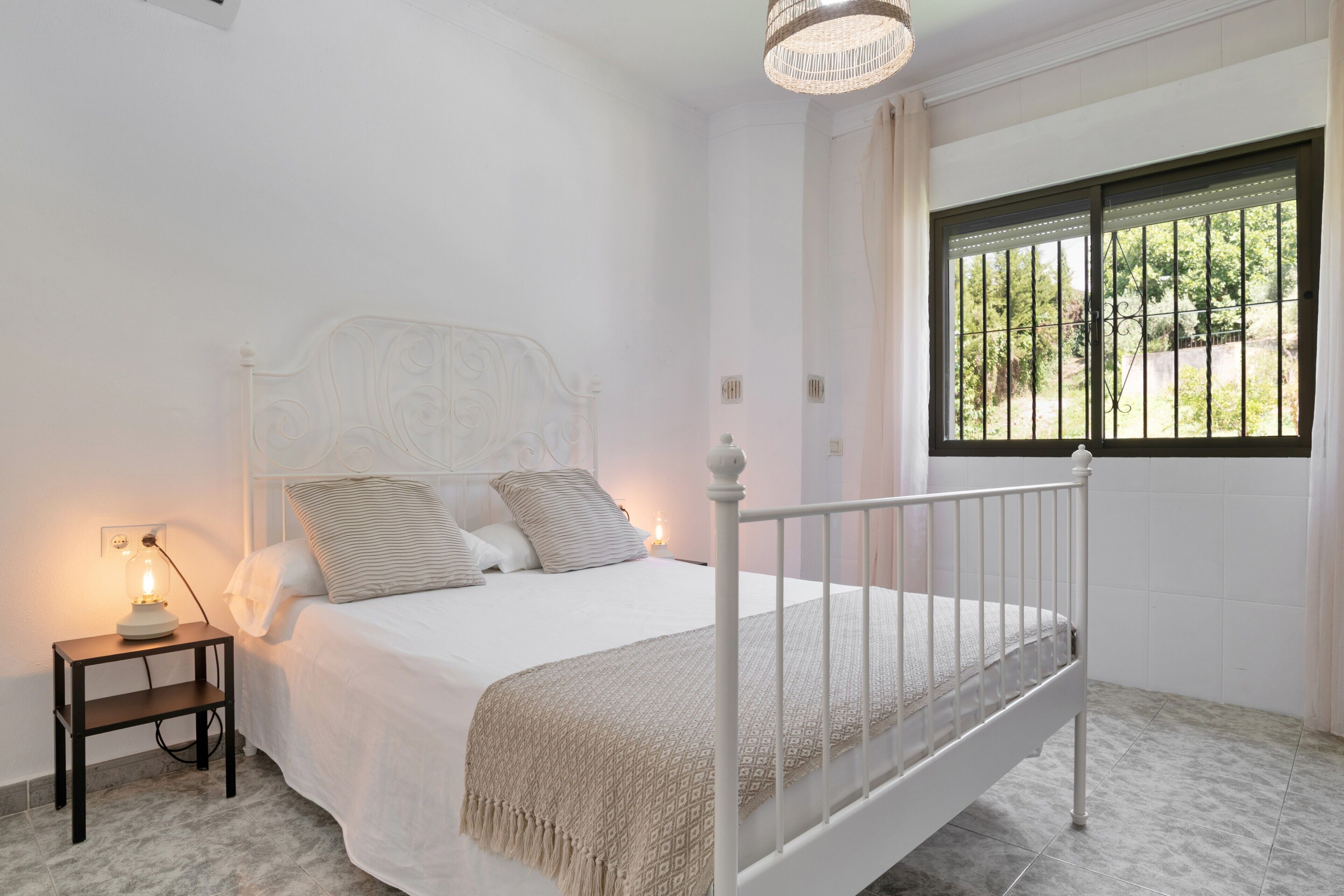 5 dormitorios, tabla de planchar con plancha, wifi gratis y ropa de cama