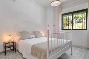 5 habitaciones, tabla de planchar con plancha y wifi gratis 