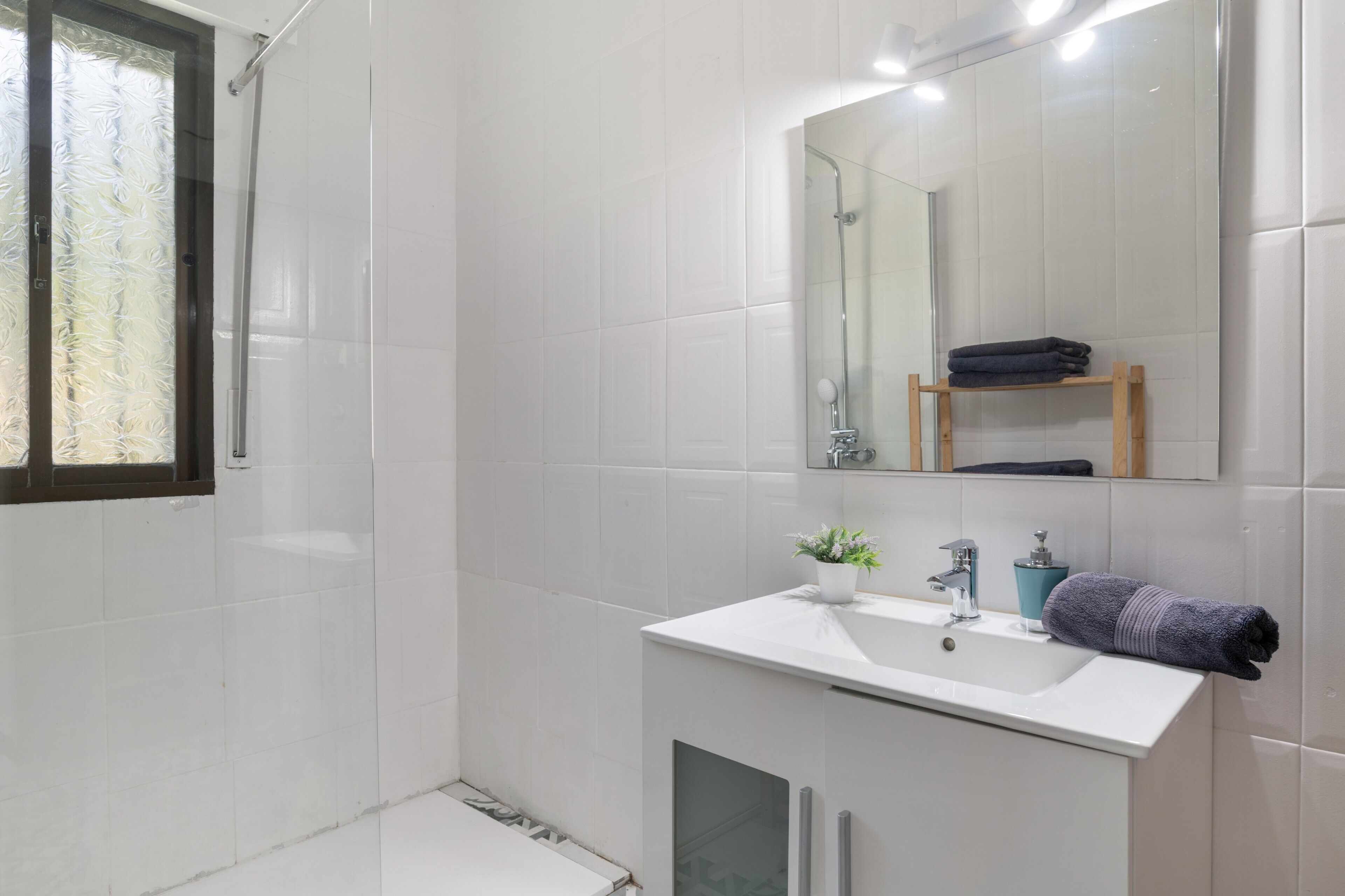Een douche, handdoeken