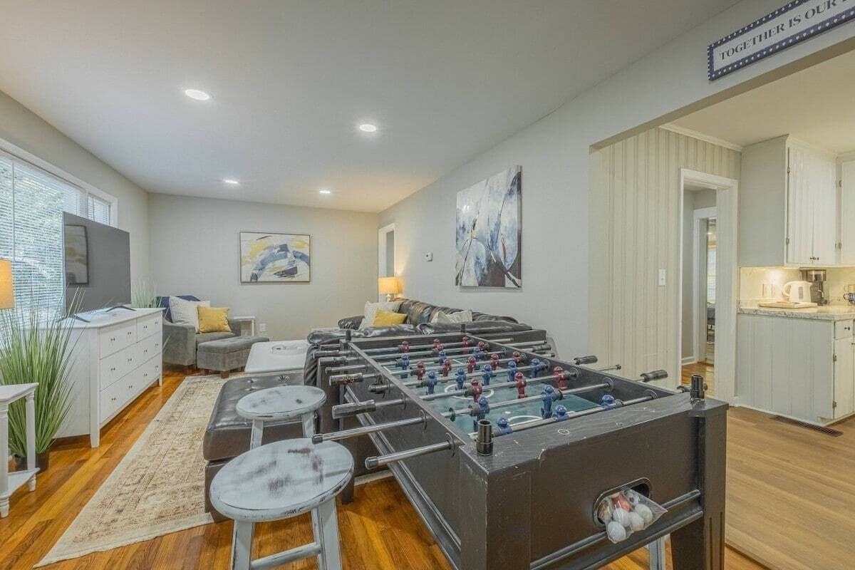 Heavenly Home on Habersham W/Foosball Table!