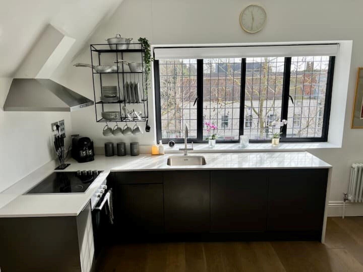 Epping High Street, Stylish & Very Well Appointed