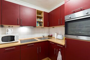 Frigorífic, microones, forn i placa de cuina 