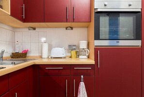 Frigorífic, microones, forn i placa de cuina 