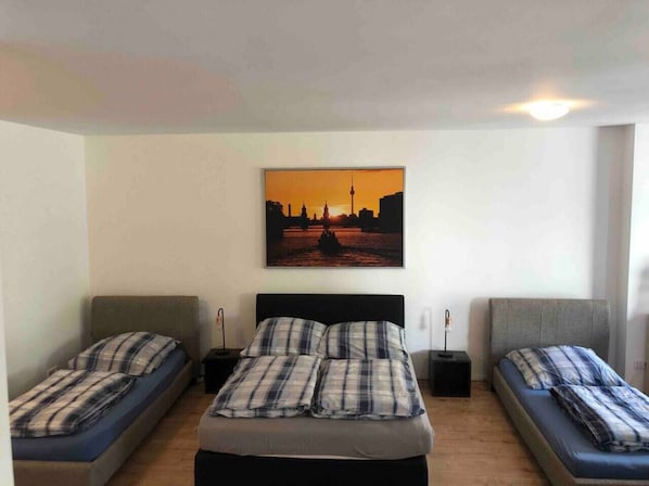 1 chambre, fer et planche à repasser, lit de bébé portatif, Wi-Fi