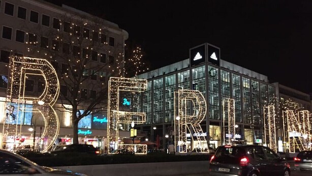 A building with illuminated letters spelling "BERLIN" on its facade. - Potsdamer Platz-Top Spot Studio 1 (Berlin)