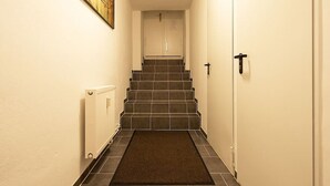 A narrow hallway with a carpeted floor leading to a door at the end. - TOP SPOT- KREUZBURG CENTRAL THE PLACE TO BE ! (Berlin)