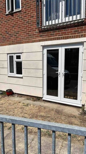 Exterior detail - 2-bed Flat, free parking, near Tube and Excel (London)